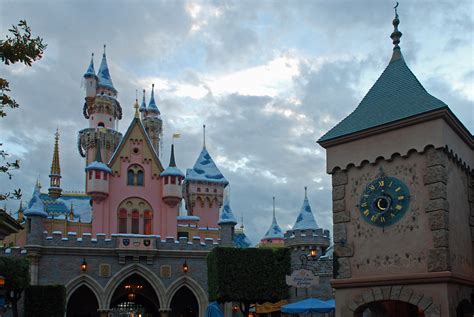 Disneyland | Snow White's castle from Fantasyland. | So Cal Metro | Flickr