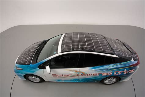 Toyota to test solar panels for electric cars