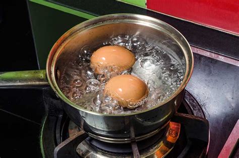 Best Pot for Boiling Eggs - Sous Beurre Kitchen