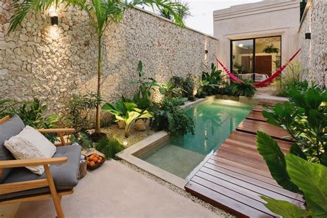 El patio interior con piscina más exótico que hemos visto: la casa ...