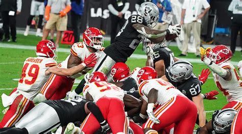 5 Greatest Kansas City Chiefs vs. Las Vegas Raiders Games - Athlon Sports