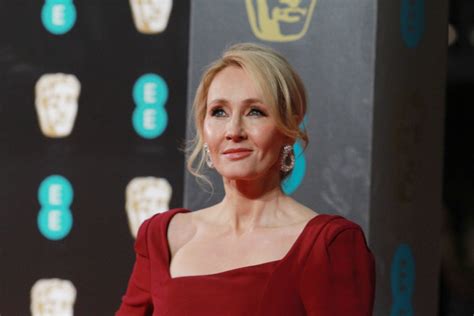 J.K. Rowling Has Begun Writing for "Fantastic Beasts 3" - Entertainment For Us