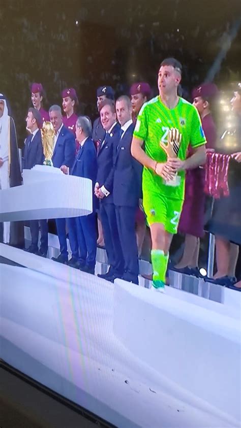 Thats one way to celebrate a golden glove award. : r/futbol