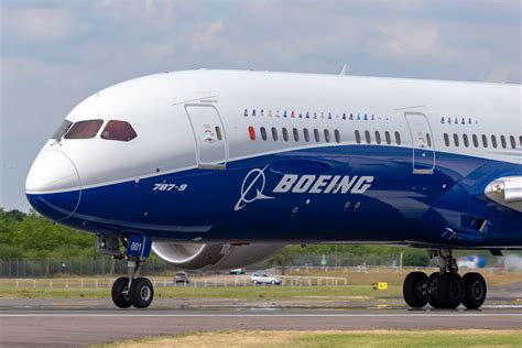 How Much Can The Boeing 787's Wings Flex?