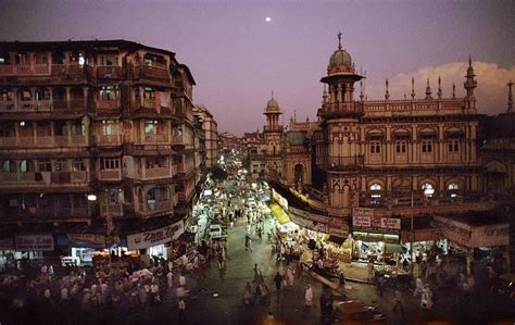 Explore Mumbai: Bombay : History of a City