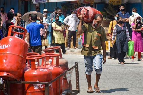 3 Foreigners Held for Robbing Gas Cylinder Delivery Man in South Delhi