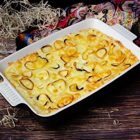 Cheese and Mashed Potato Pie - British Old School Dinner Recipe