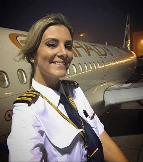 First officer, beautiful!!! Pilot Uniform, Women Wearing Ties, Becoming A Pilot, Airline Pilot ...