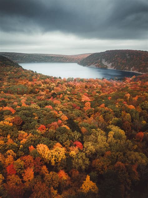 Fall colors at Devil’s Lake, Wisconsin. [OC] [2983x3977] : r/EarthPorn