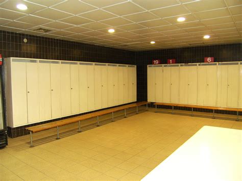 File:Camp nou old locker room.jpg - Wikimedia Commons
