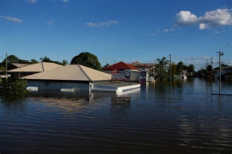 Severe flooding hits Australia - CBS News