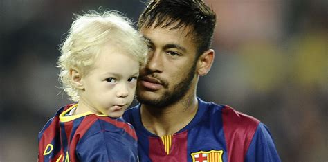 Neymar (FC Barcelone) : Papa câlin avec son petit Davi Lucca avant la ...