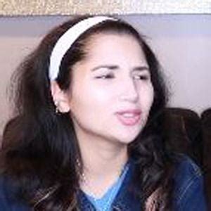 Saba Khan - Age, Family, Bio | Famous Birthdays