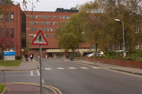 Gledhow Wing, St James' University... © Mark Anderson :: Geograph Britain and Ireland