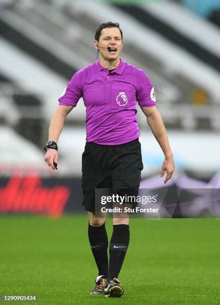 Darren England Referee Photos and Premium High Res Pictures - Getty Images