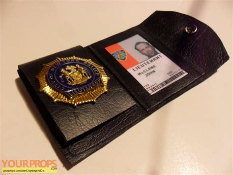 Die Hard 2 John McClane NYPD ID card, wallet and badge replica movie prop