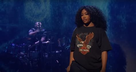 SZA Performs "Shirt" And "Blind" On 'Saturday Night Live'