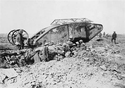 File:British Mark I male tank Somme 25 September 1916.jpg - Wikipedia, the free encyclopedia
