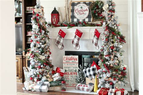 Rustic and Cozy Farmhouse Christmas Tree - Giggles Galore