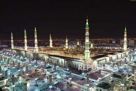 76 Gambar Masjid Nabawi Malam Hari Picture - MyWeb