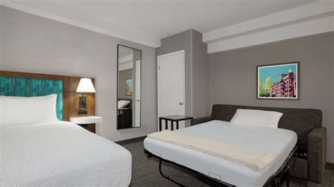 Hampton Inn & Suites by Hilton Toronto Downtown from $126. Toronto Hotel Deals & Reviews - KAYAK