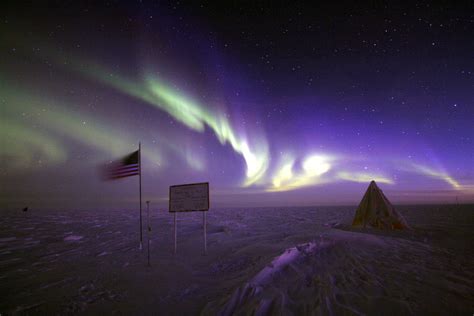 Antarctic Photo Library - Photo Details - AURORAPOLETENT.JPG