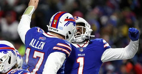 Patriots vs. Bills final score, results: Josh Allen throws 5 TDs as Buffalo dismantles New ...