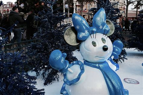 5 Reasons You Need To Experience Christmas At Disneyland Paris