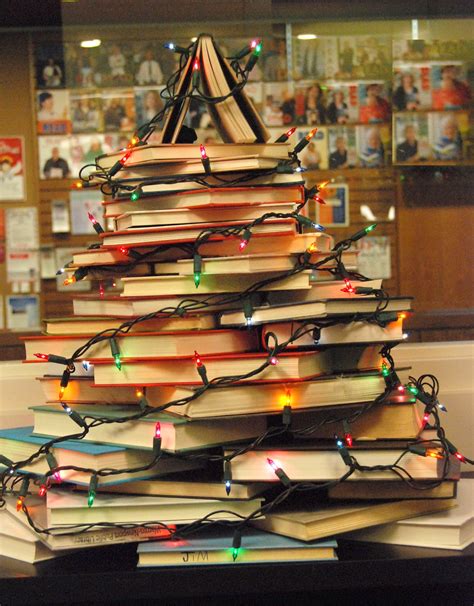 Very Merry Vintage Syle: How to Make a Christmas Tree with Books