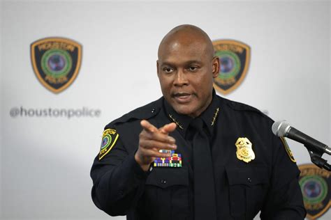 Houston police chief apologizes for department not investigating 264K ...