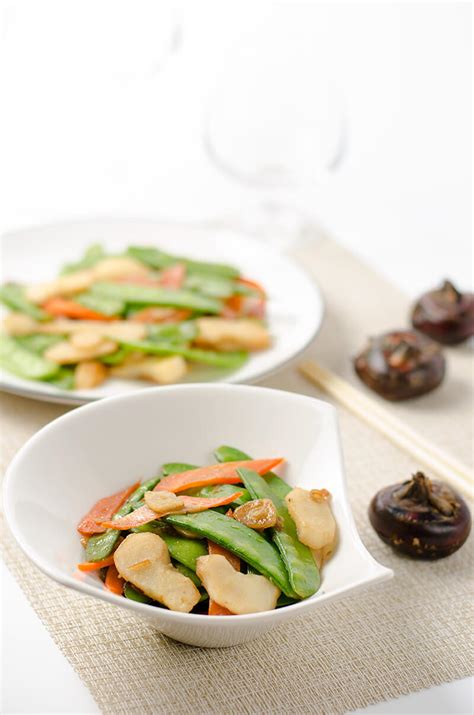 Stir-Fried Snow Peas and Water Chestnuts - Omnivore's Cookbook