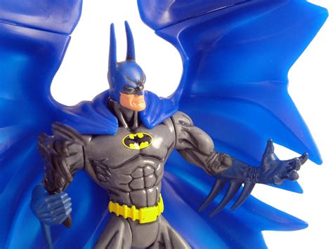 Review – Legends of the Dark Knight: Batman: The Dark Knight Detective ...