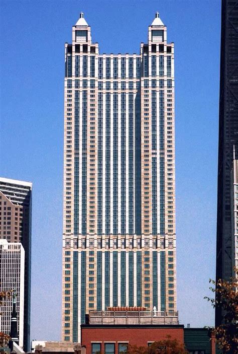 900 North Michigan | Skyscraper, Visit chicago, Chicago skyline