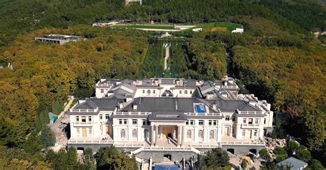 Everything we learnt about Putin's palace from Alexei Navalny's video ...