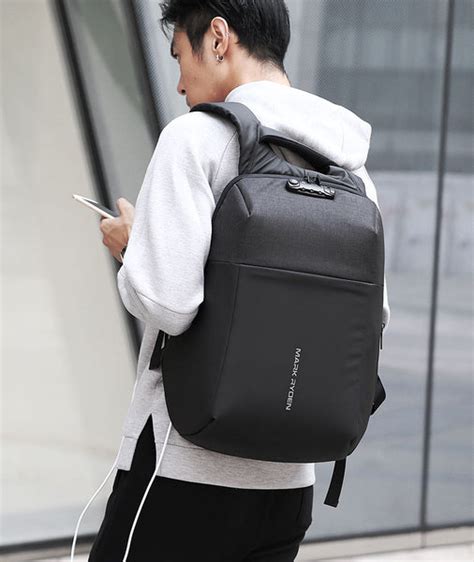 The Most Functional Tech-Filled Backpack With TSA Lock – GizModern