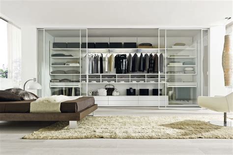 The Best Way of Decorating Master Bedroom with Walk in Closet – HomesFeed