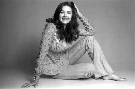 33 Gorgeous Black and White Photos of Lynda Carter in the 1970s ~ Vintage Everyday