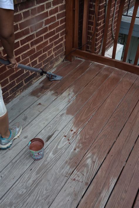 10 Tips to Remember When Staining Your Deck: DIY Deck Staining Tips