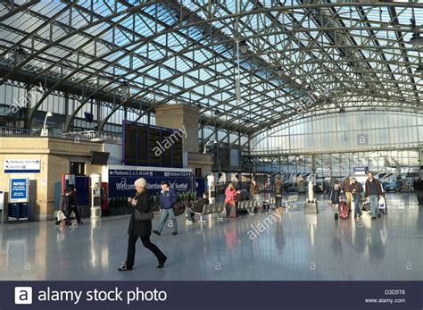 Aberdeen Railway Station Stock Photos & Aberdeen Railway Station Stock ...