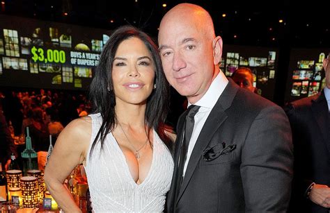 Jeff Bezos’ Girlfriend Lauren Sanchez Poses in Romantic Milkmaid Top ...