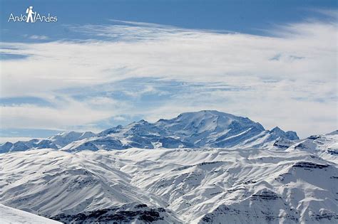 Caminando por la Cordillera de los Andes en invierno