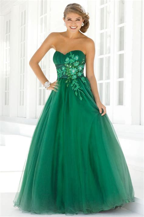 That's a really nice dress. Green! | Pretty prom dresses!!!!! | Pinte…