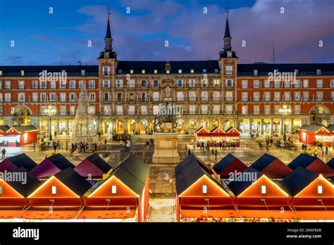 Christmas market at Plaza Mayor, Madrid, Spain Stock Photo - Alamy