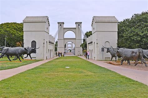 Heroes, Heroines, and History: WACO'S SUSPENSION BRIDGE