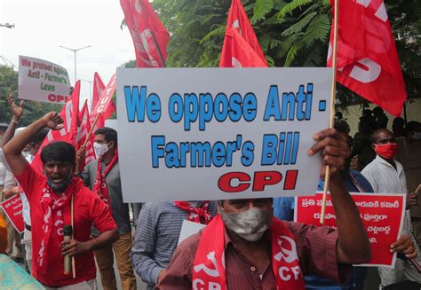 Indian farmers protest, fear exploitation by private players