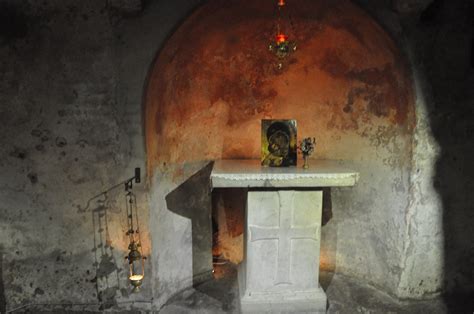 Hadrians crypt in Santa Maria in Cosmedin church - Travel Through Italy