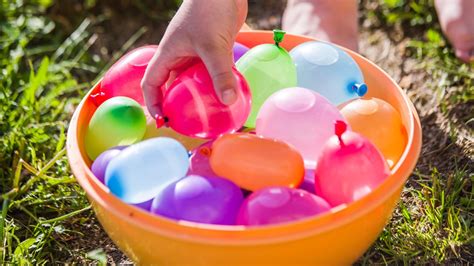 Giant water balloon fight at Litz's Bar in Spokane | krem.com