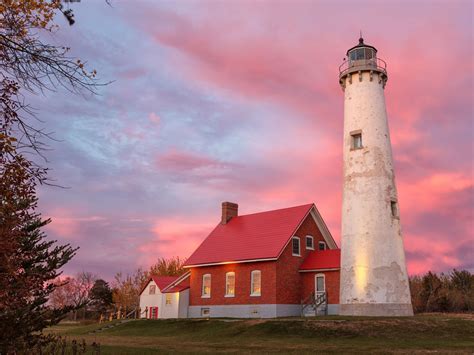 10 Michigan lighthouses you can visit, mapped | Lighthouse pictures, Lake michigan lighthouses ...