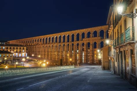 Premium Photo | Aqueduct of segovia at night segovia spain