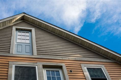 The Right Way to Repair Wood Siding | Vinyl siding repair, Vinyl siding ...